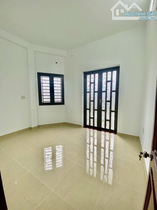 BÁN NHÀ MẶT TIỀN LÊ VĂN KHƯƠNG Q12 - 3 TẦNG 120M2 ( 8M X 15M) - HƠN 9 TỶ. - 4