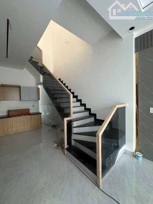 BÁN NHÀ 1 TRỆT 1 LẦU 1 (HOÀN CÔNG) GẦN KHU DÂN CƯ - P. TÂN PHONG. GIÁ CHỈ 3,650 TỶ - 4