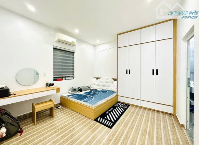 SIÊU PHẨM VÕ CHÍ CÔNG - HOÀNG QUỐC VIỆT 40M2- 5TẦNG - 7TỶ Ở , ĐẦU TƯ ĂN NGAY - 4