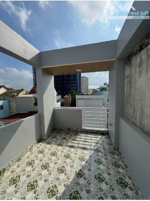 NHÀ 4 TẦNG PHAN VĂN TRỊ -4PN-HẺM THÔNG-NỞ HẬU-GẦN ĐẠI HỌC VĂN LANG-CHỈ 6,5 TỶ - 4