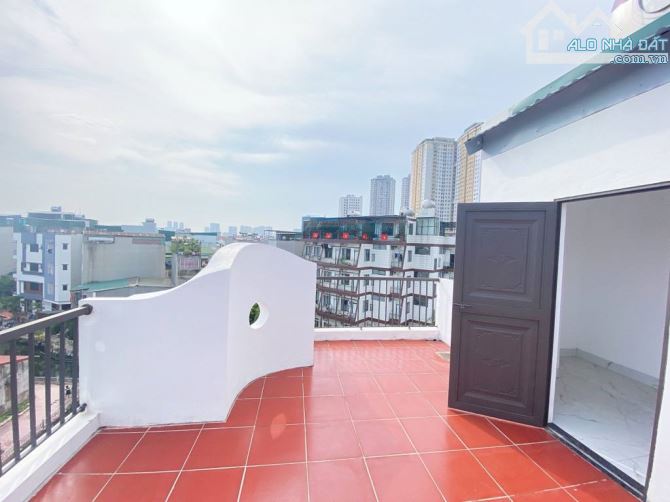 CHỈ HƠN 7 tỷ CÓ NGAY SIÊU PHẨM VIEW HỒ TRIỆU ĐÔ - LÔ GÓC 3 THOÁNG - NHÀ MỚI CỨNG _ ô tô - 4