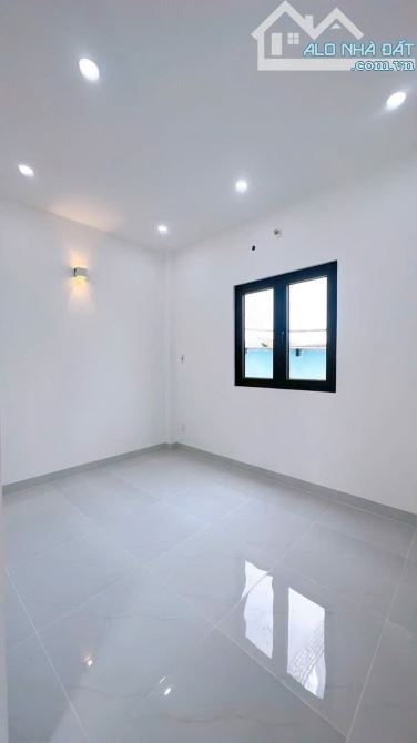 BÁN NHÀ MỚI XÂY Q4 HÀNG HIẾM KHU VỰC NÀY GIÁ 7TỈ NHĨNH 4 TẤM SÁT MT KHU ĐỒNG BỘ CAO TẦNG - 4