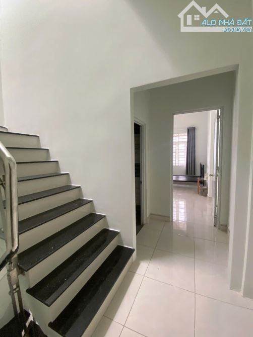 Chủ gấp bán - nhỉnh 5 Tỷ - 3 Tầng 3 Pn -_HXH thông - 4