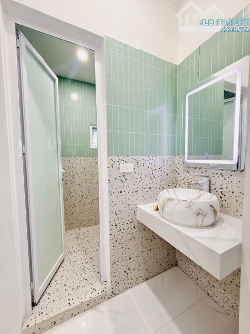 Bán nhà tập thể Hoàng Quốc Việt- Cầu giấy- 70m2 - Ô tô đỗ chân cầu thang - Full nội thất - 4