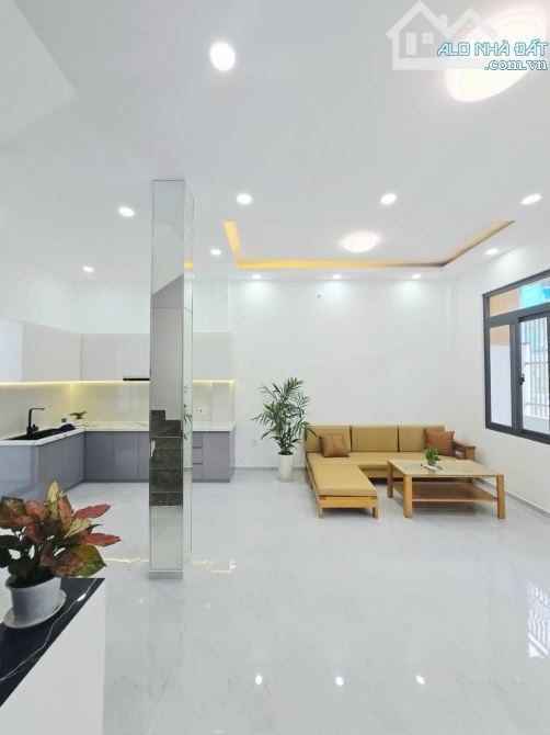 HXH 6M - NGUYỄN VĂN GIÁP - BÌNH TRƯNG ĐÔNG - QUẬN 2 - NHÀ 3 TẦNG - 4