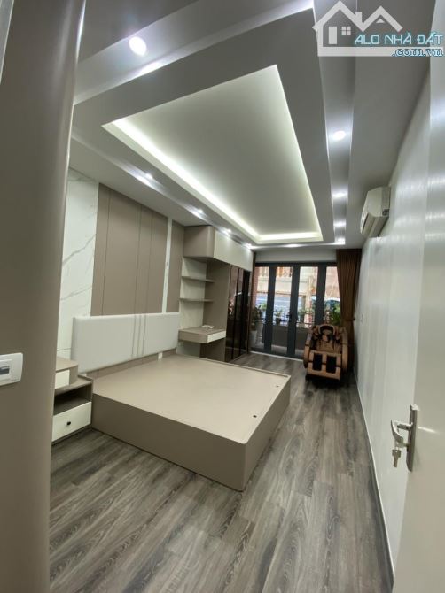 BÁN NHÀ MỚI ĐẶNG TIẾN ĐÔNG ĐỐNG ĐA PHÂN LÔ ÔTÔ VÀO NHÀ GẦN PHỐ DT36M 5T 15.5 TỶ - 4