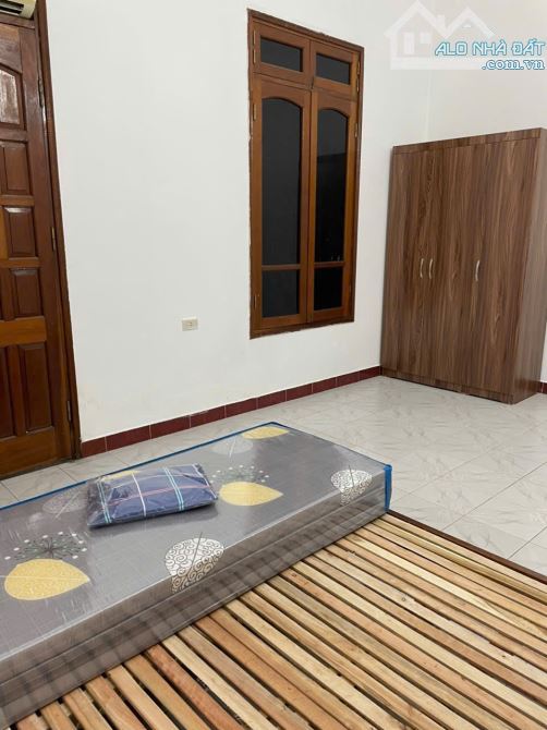 Cho thuê nhà nguyên căn ngõ Đường Láng, Phường Láng Hạ, Đống Đa. DT 32m x 4 tầng giá - 4