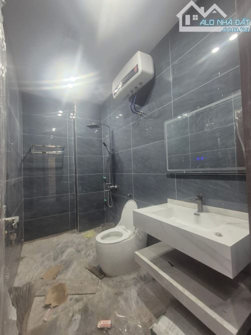Bán nhà Lũng Đông Đằng Hải , Hải An . 6,5 tỷ , 5 tầng , 52m.      5.N.52,4.7.7m Bán nhà 5 - 5