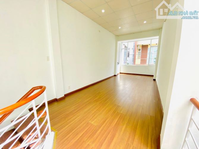 2 tầng kiệt oto Hoàng Diệu - Hải Châu gần Cầu Rồng với diện tích 87m2 chưa tới 5ty - 5