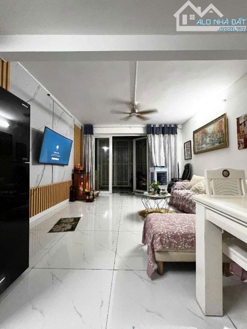 NHÀ ĐẸP NGUYỄN KIỆM GÒ VẤP – XE HƠI ĐỖ CỬA – SÁT SÂN BAY – 5.6 TỶ - 5