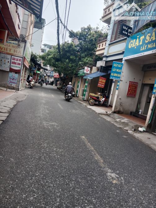 Ô TÔ 7 CHỖ ĐỖX CỬA, VÀI BƯỚC CHÂN RA MẶT NGÕ THÔNG KINH DOANH - 5