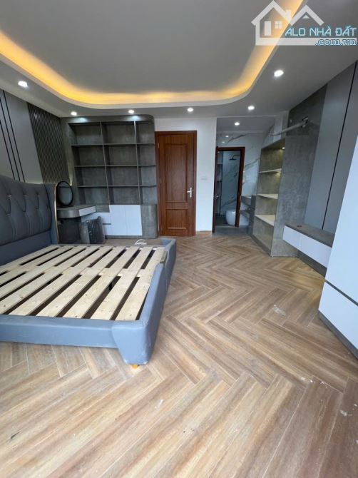 BÁN NHÀ ĐẶNG VŨ HỶ, LONG BIÊN– CONTAINER TRÁNH - ĐƯỜNG 13.5M - MẶT TIỀN 5M - 38M2 - 13 TỶ - 5