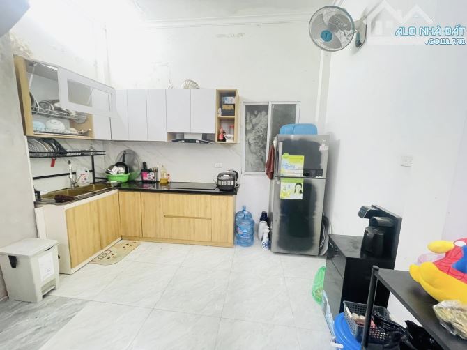 BÁN NHÀ HOÀNG NGÂN CẦU GIẤY 45m 5T Mt 4m GIÁ 10.6 TỶ NGÕ THÔNG KINH DOANH. - 5