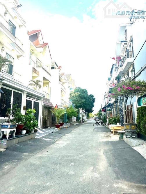 Gấp Bán Giảm 1.5 tỷ còn 10.5 tỷ, Nhà Khu biệt thự Minh Lan TL16,Q.12, Hẻm 8m Thông, 7*18m - 5