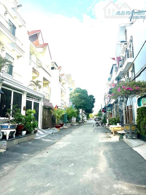 Gấp Bán Giảm 1.5 tỷ còn 10.5 tỷ, Nhà Khu biệt thự Minh Lan TL16, Q.12, Hẻm 8m thông, 7*18m - 5