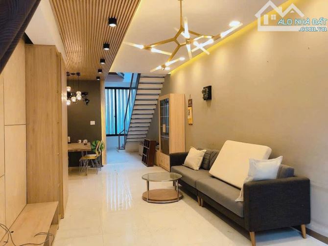 Bán nhà đường Lý Thường Kiệt, trung tâm chợ Đầm. Cách biển 5p đi bộ - 5