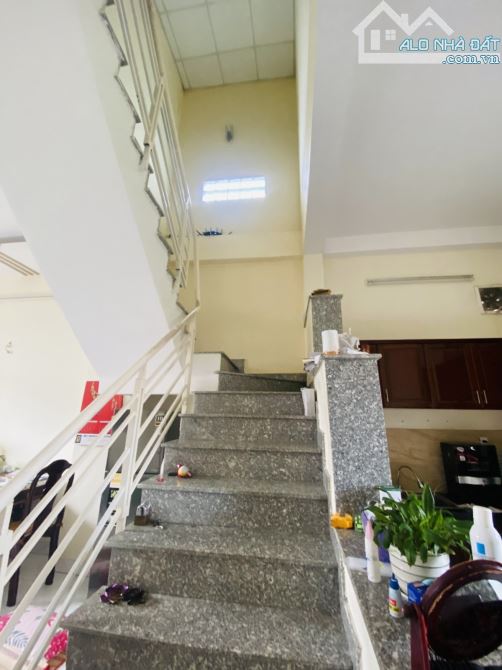 Nhà Phố 2 Tầng BTCT khu phân lô sạch sẽ, 50m2, hẻm tô tô, giá chỉ 3.7 tỷ - 5