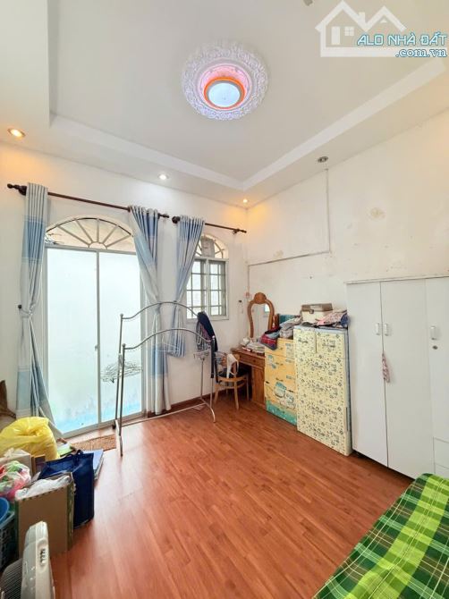 Nhà mới có chỗ đậu ô tô, gần C/c Ruby Nguyễn Sỹ Sách, 3.95 tỷ - 5