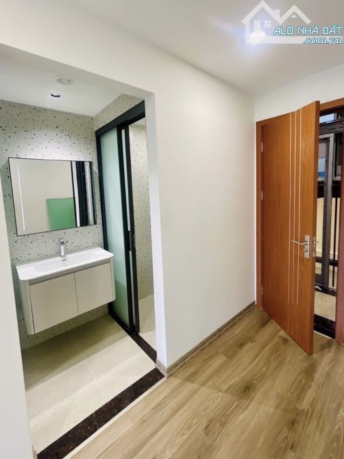 GIẢI PHÓNG - 38m2-  MẶT PHỐ Ô TÔ TRÁNH - KINH DOANH ĐỈNH - THANG MÁY. - 5