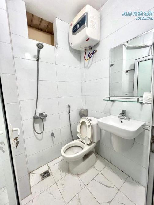 NHÀ MẶT NGÕ -GẦN PHỐ-T. TÂM CẦU GIẤY – DÒNG TIỀN CHO THUÊ30TR/TH_ 6TẦNG – 40M2 – 9,2 TỶ – - 5