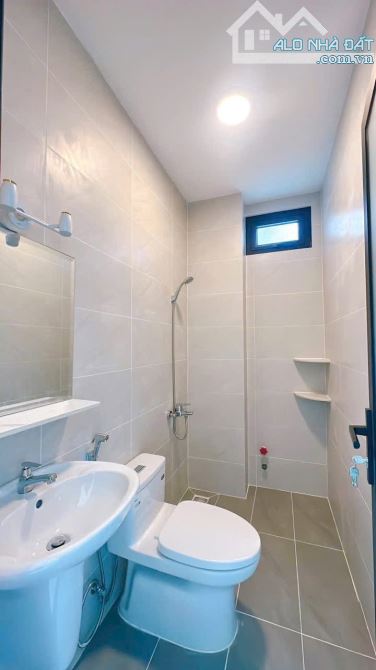 BÁN NHÀ MỚI XÂY Q4 HÀNG HIẾM KHU VỰC NÀY GIÁ 7TỈ NHĨNH 4 TẤM SÁT MT KHU ĐỒNG BỘ CAO TẦNG - 5