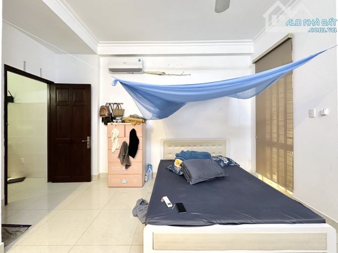 Nguyễn Trãi , Quận 1 - 4 Tầng - HxH - Chỉ 9.9 Tỷ - 6