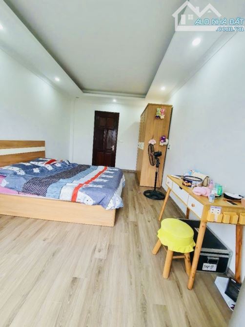 Bán nhà Bát Khối,Cự Khối 5 tầng,30m,view hồ,oto đỗ cửa nhỉnh 5 tỷ - 5