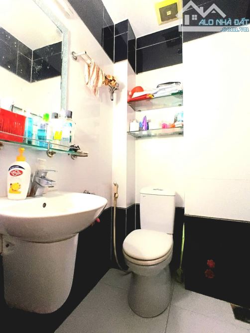 NHÁ BÁN 2 MT HẺM LÊ VĂN SỸ - Q.3 - 4 TẦNG GẦN ĐH SƯ PHẠM. Chỉ 13 TỶ NHỈNH - 6