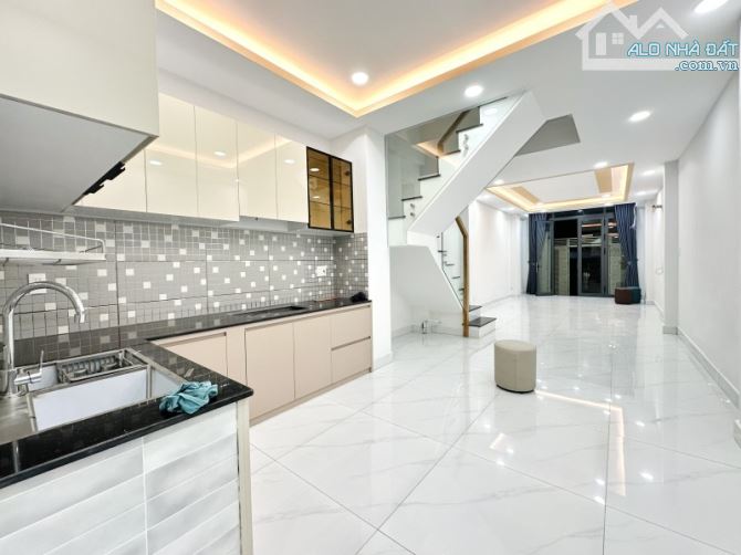 BÁN NHÀ HẺM Ô TÔ UNG VĂN KHIÊM SAU LƯNG ĐH. HUTECH - 62M2 - 4 TẦNG (6 PN) - CHỈ 13.9 TỶ - 6
