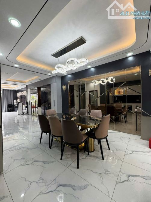 NHÀ ĐẸP LUNG LINH ĐẸP NGAY NGUYỄN QUÝ YÊM - 112m²-5.9 x 18.2M- 5 TẦNG- 14TỶ - 6