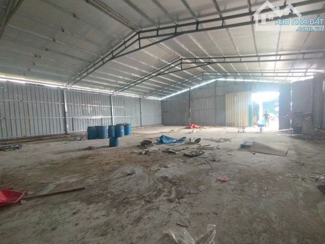 Cho thuê kho tại Vạn Phúc, Thanh Trì. DT 900m và 700m, cao 6m, có điện 3fa, nước sạch. Giá - 6
