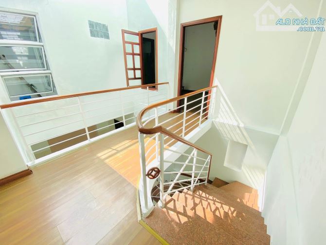 2 tầng kiệt oto Hoàng Diệu - Hải Châu gần Cầu Rồng với diện tích 87m2 chưa tới 5ty - 6