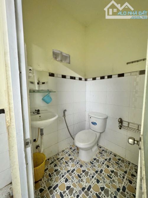 NHÀ TRỆT 1 LẦU- SHR/DSH GIÁ BÁN 1TY050 TRIỆU- MẶT TIỀN HẺM XH LONG HẬU - 6