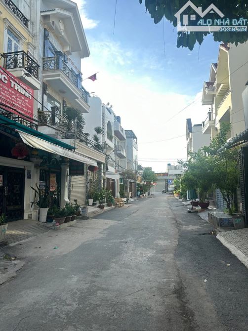 Gấp Bán Giảm 1.5 tỷ còn 10.5 tỷ, Nhà Khu biệt thự Minh Lan TL16, Q.12, Hẻm 8m thông, 7*18m - 6