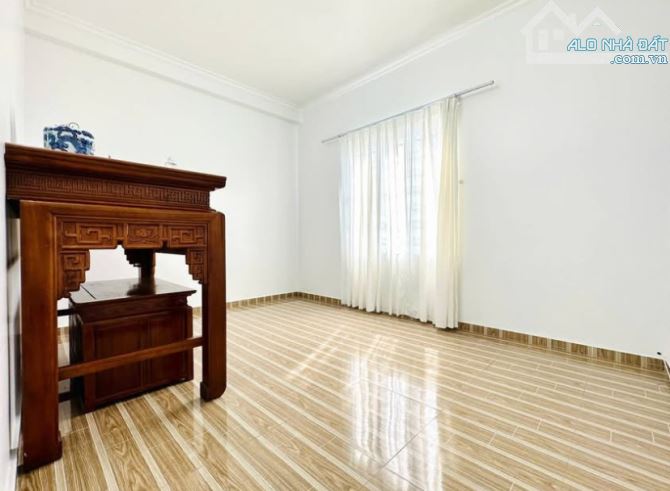 SIÊU PHẨM VÕ CHÍ CÔNG - HOÀNG QUỐC VIỆT 40M2- 5TẦNG - 7TỶ Ở , ĐẦU TƯ ĂN NGAY - 6