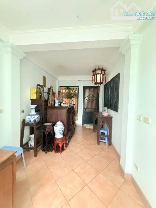 Trần Quang Diệu - Mặt phố kinh doanh - Vỉa hè ô tránh trước nhà - Vị trí rất ít nhà bán - 6