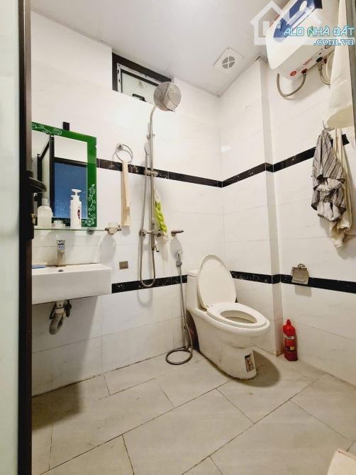 BÁN NHÀ PHỐ NGUYỄN VĂN LINH – QUẬN LONG BIÊN – 32M² (TẦNG 2: 35M²) – 9 TỶ - 6