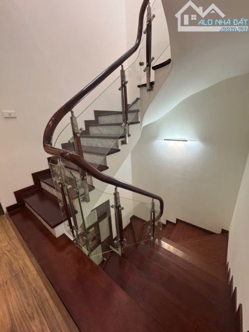 Nhà đẹp nội thất hiện đại đường 6m khu quân đội 918 Phúc Đồng DT 59m2 . Giá 16.5 tỷ - 6