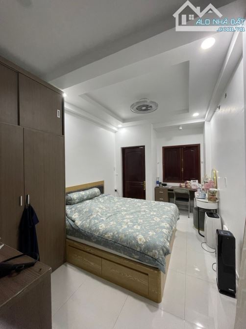 Bán nhà hẻm 30/51 Lâm Văn Bền, Quận 7 nội thất cao cấp, 6 tỷ 6, 35m2, 2PN 3WC - 6