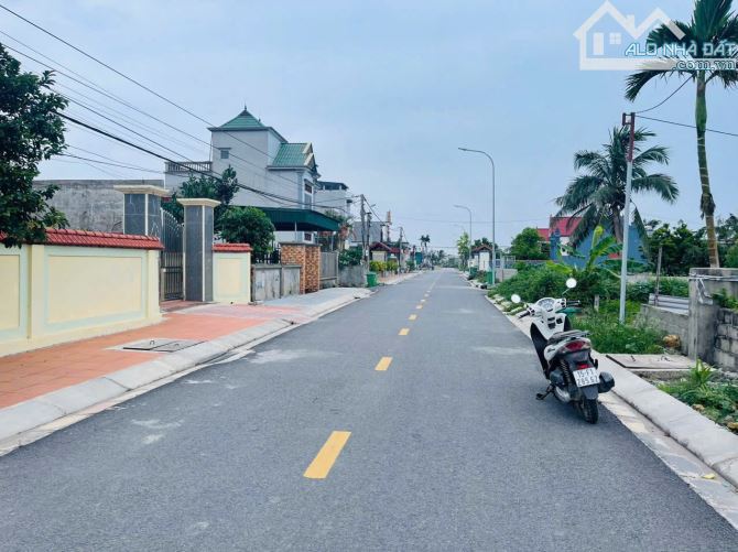 Mặt đường nhựa trục thôn Đoan Xá 2 - Đoàn Xá Giá Hơn 16 triệu/m2 - 6