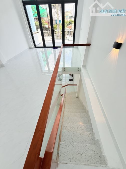 BÁN NHÀ MẶT TIỀN KINH DOANH ĐÔNG HƯNG THUẬN, 95m2 2 Tầng Mới Đẹp, ngay Tham Lương giáp TB - 7