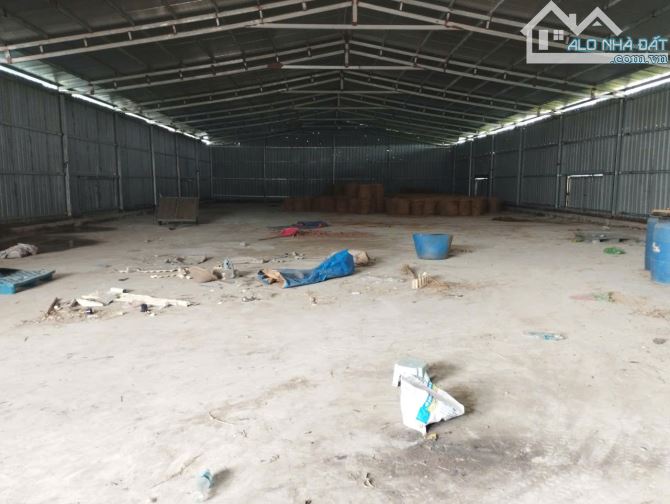 Cho thuê kho tại Vạn Phúc, Thanh Trì. DT 900m và 700m, cao 6m, có điện 3fa, nước sạch. Giá - 7