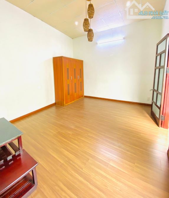 2 tầng kiệt oto Hoàng Diệu - Hải Châu gần Cầu Rồng với diện tích 87m2 chưa tới 5ty - 7