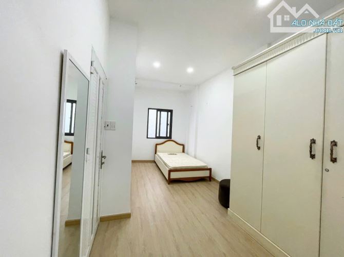 Bán nhà hẻm 108// Thích Quảng Đức. 4.7x7. 1 lầu. Gía 4 tỷ 8 - 7