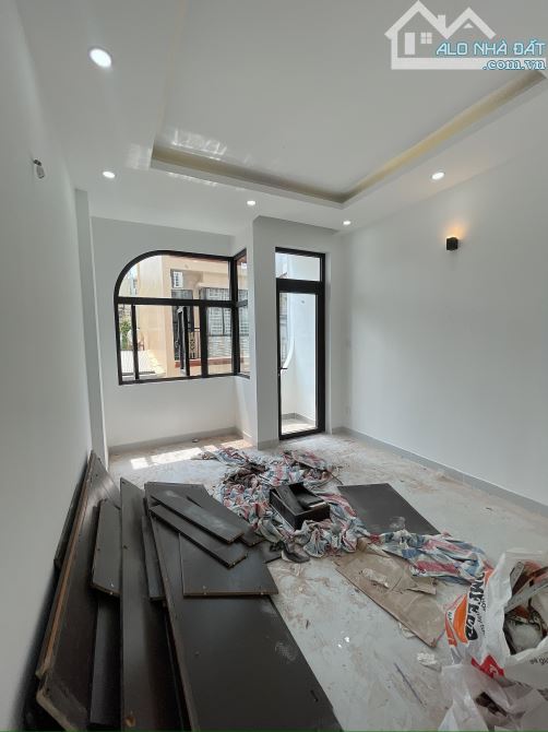 BÁN NHÀ SIÊU ĐẸP 4 TẦNG MỚI 100% DTSD 150M2 Tôn THẤT THUYẾT P.4 Q.4 GIÁ CHÍNH CHỦ 7TY950 - 7