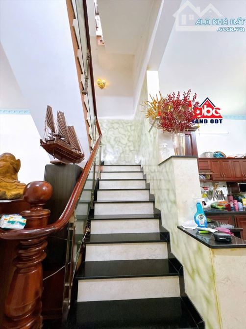 Bán nhà 2 lầu mái thái mặt tiền buôn bán tâm huyết vị trí 2 Bùi Trọng Nghĩa P.Trảng Dài - 7