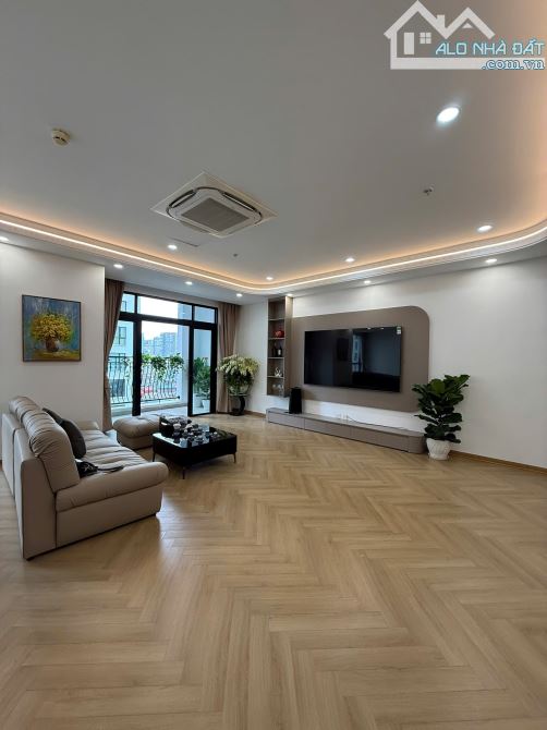 Em bán căn hộ Royal city - 72 Nguyễn Trãi - 7