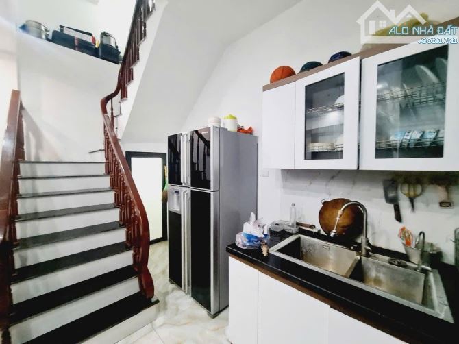 BÁN NHÀ PHỐ NGUYỄN VĂN LINH – QUẬN LONG BIÊN – 32M² (TẦNG 2: 35M²) – 9 TỶ - 7