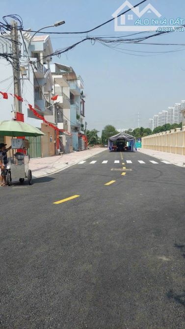 Bán nhà Quận 2 Bán nhà đối diện Trường THPT Giồng Ông Tố đường Lê Hữu Kiều 16M cách NTĐ 10 - 7