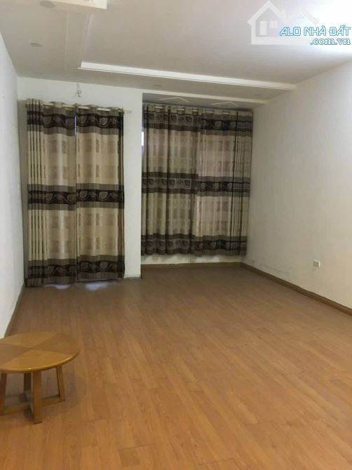 🛖: bán 4 tầng, mặt đường Nguyễn Bỉnh Khiêm, Đông Hải 2,DT 80m2, đường 39m 💸: 6,2 tỷ (dc0 - 7